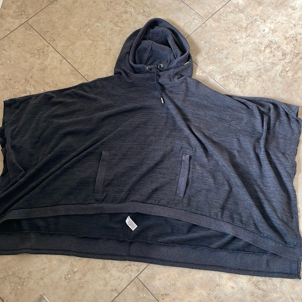Athleta Blissful Poncho Size Medium